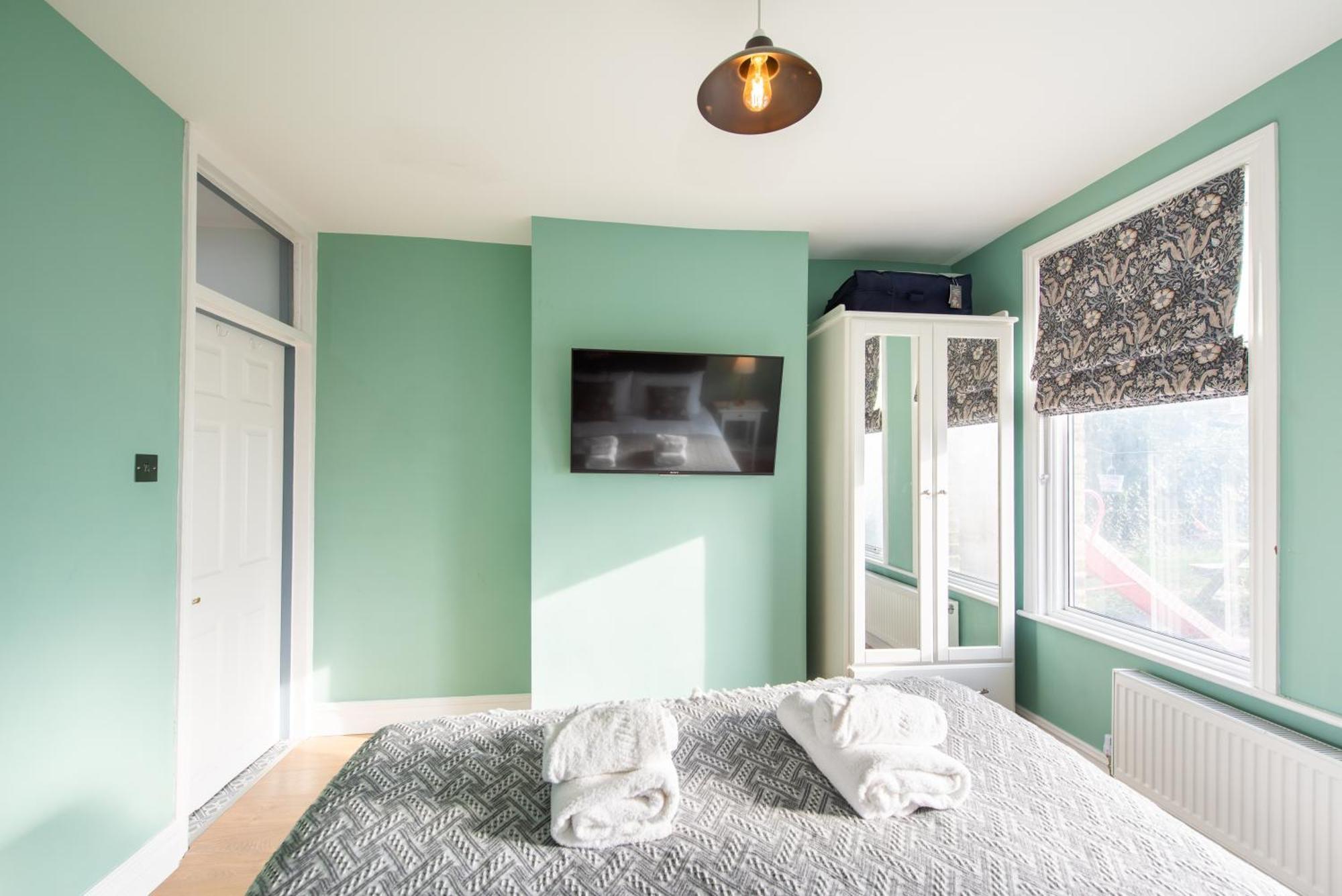 Victorian 2Br Apartment, King Beds, Fast Wifi, Near Shops, Cafes & Transport, E17 London Bagian luar foto