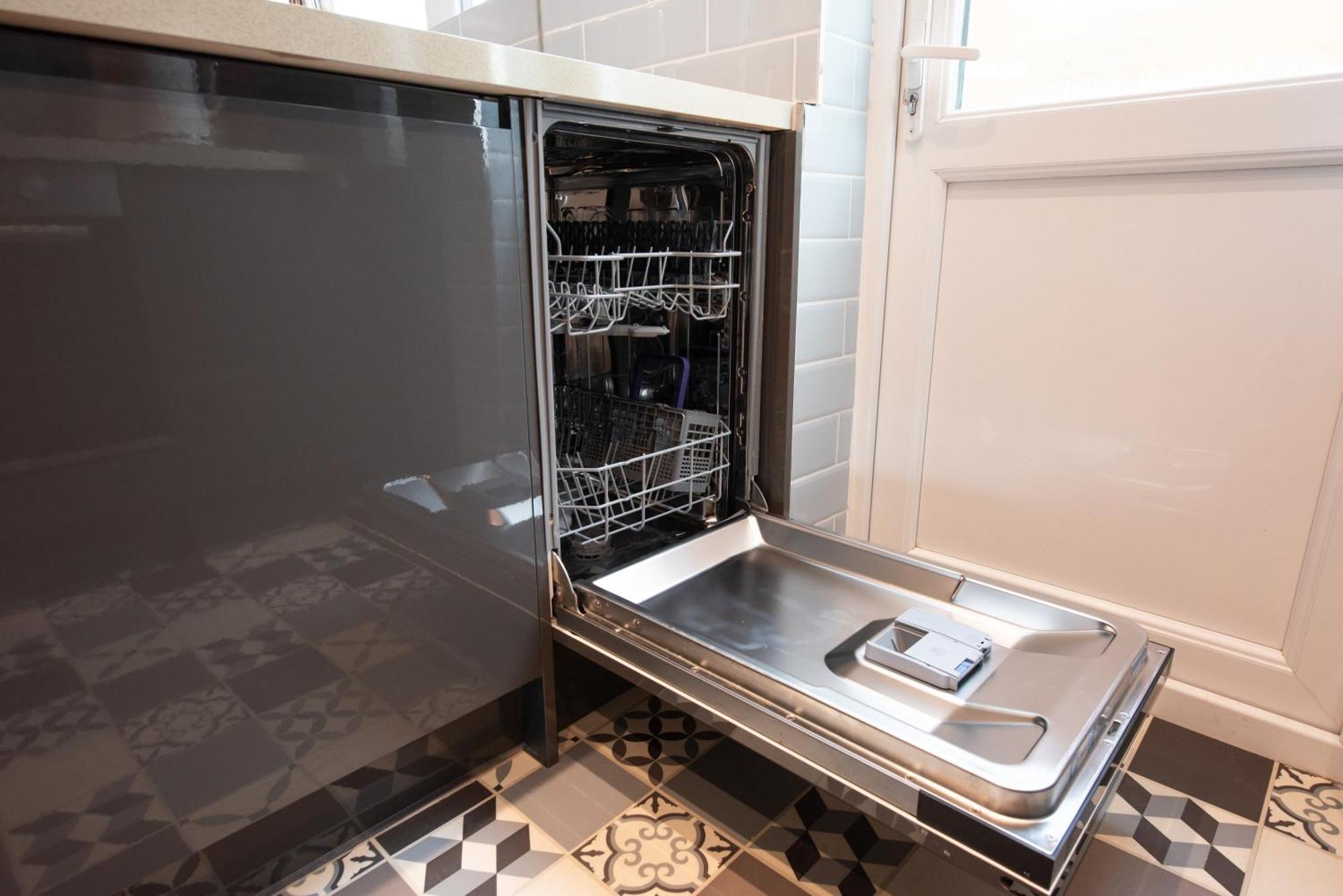 Victorian 2Br Apartment, King Beds, Fast Wifi, Near Shops, Cafes & Transport, E17 London Bagian luar foto