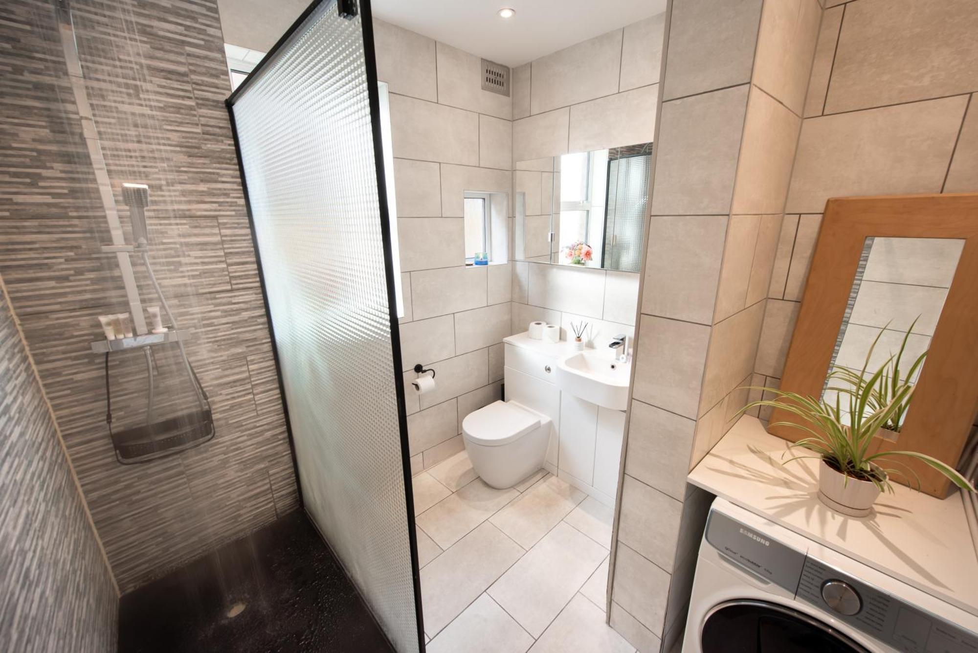 Victorian 2Br Apartment, King Beds, Fast Wifi, Near Shops, Cafes & Transport, E17 London Bagian luar foto